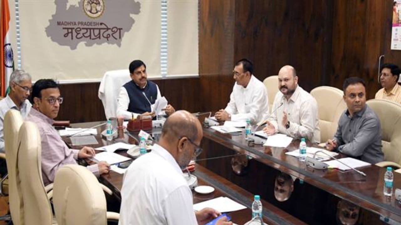 मछली उत्पादन में आत्मनिर्भर बनेगा प्रदेश,सीएम डॉ मोहन यादव के निर्देश- हर जिले में हो एक हैचरी, मोती उत्पादन को बढ़ावा दिया जाये