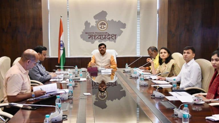 नशामुक्ति पर सीएम मोहन यादव सख्त, स्कूल-कॉलेज के पाठ्यक्रम में बदलाव के दिए निर्देश, पढ़ें खबर