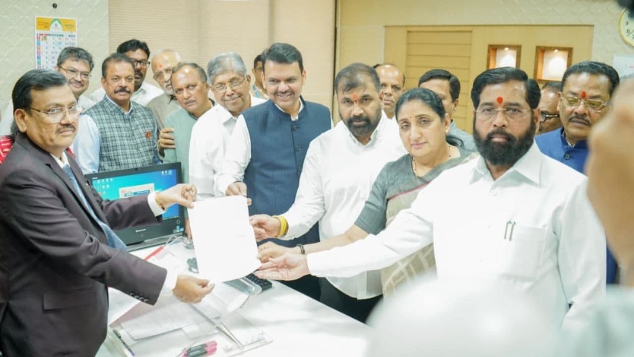 उद्धव ठाकरे को एक और बड़ा झटका, MLC सचिन अहीर ने थामा एकनाथ शिंदे का दामन