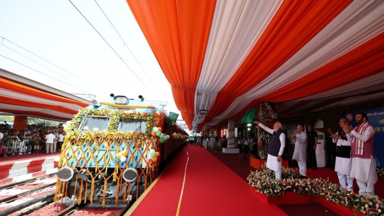 हाइड्रोजन ट्रेन लॉन्च पर बोले PM मोदी- ‘ये मोदी है, जो बहुत पहले सोचता है’, गिनाईं रेलवे की उपलब्धियां