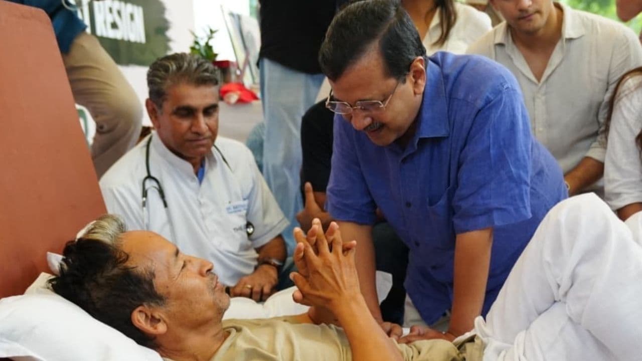 जंतर-मंतर पहुंचे अरविंद केजरीवाल, केंद्र पर बोला हमला, धर्मेंद्र प्रधान का इस्तीफा मांगा, कहा- सोनम वांगचुक को बनाएं शिक्षा मंत्री