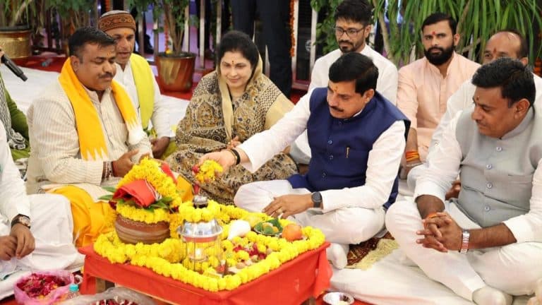 सीएम डॉ. मोहन यादव ने डॉ. श्यामा प्रसाद मुखर्जी की 125वीं जयंती पर किया सतगढ़ी स्मार्ट इंडस्ट्रियल पार्क का भूमिपूजन, बोले “15 हजार युवाओं को मिलेगा रोजगार”