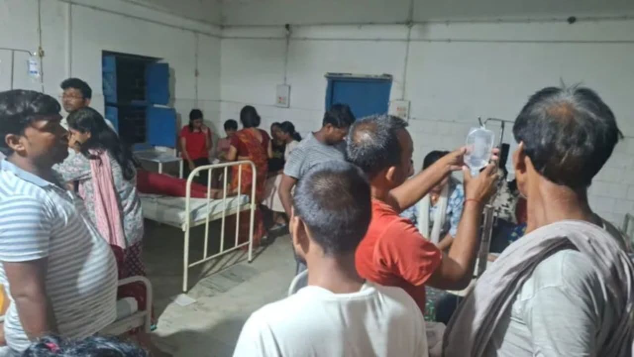 मधेपुरा के अंबेडकर स्कूल में बड़ा हादसा, खाने में मिली छिपकली, छात्राएं हुईं बीमार