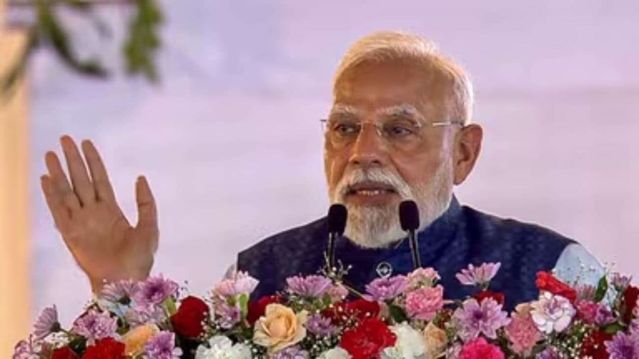 गुजरात में PM मोदी के अलग अंदाज ने जीता लोगों का दिल, बोले – ‘सुन रहे हो न विनोद… काम बोलता है’, वीडियो हुआ वायरल