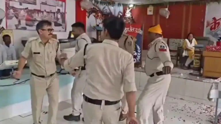 उज्जैन भैरवगढ़ जेल में बर्थडे पार्टी का VIDEO वायरल, वर्दी में डिप्टी जेलर के डांस पर मचा बवाल