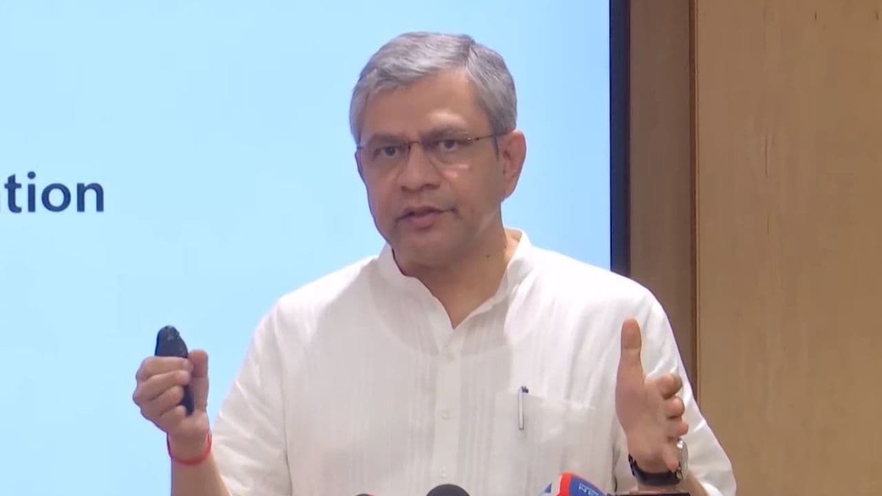 रेलवे में होंगे 8 बड़े बदलाव, अश्विनी वैष्णव का ऐलान, “Rail Bhoomi” पोर्टल लॉन्च, देखें खबर
