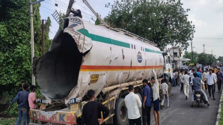 टैंकर ब्लास्ट: वेल्डिंग के दौरान हुआ जोरदार धमाका, 500 मीटर दूर तक उड़े परखच्चे, एक की मौत