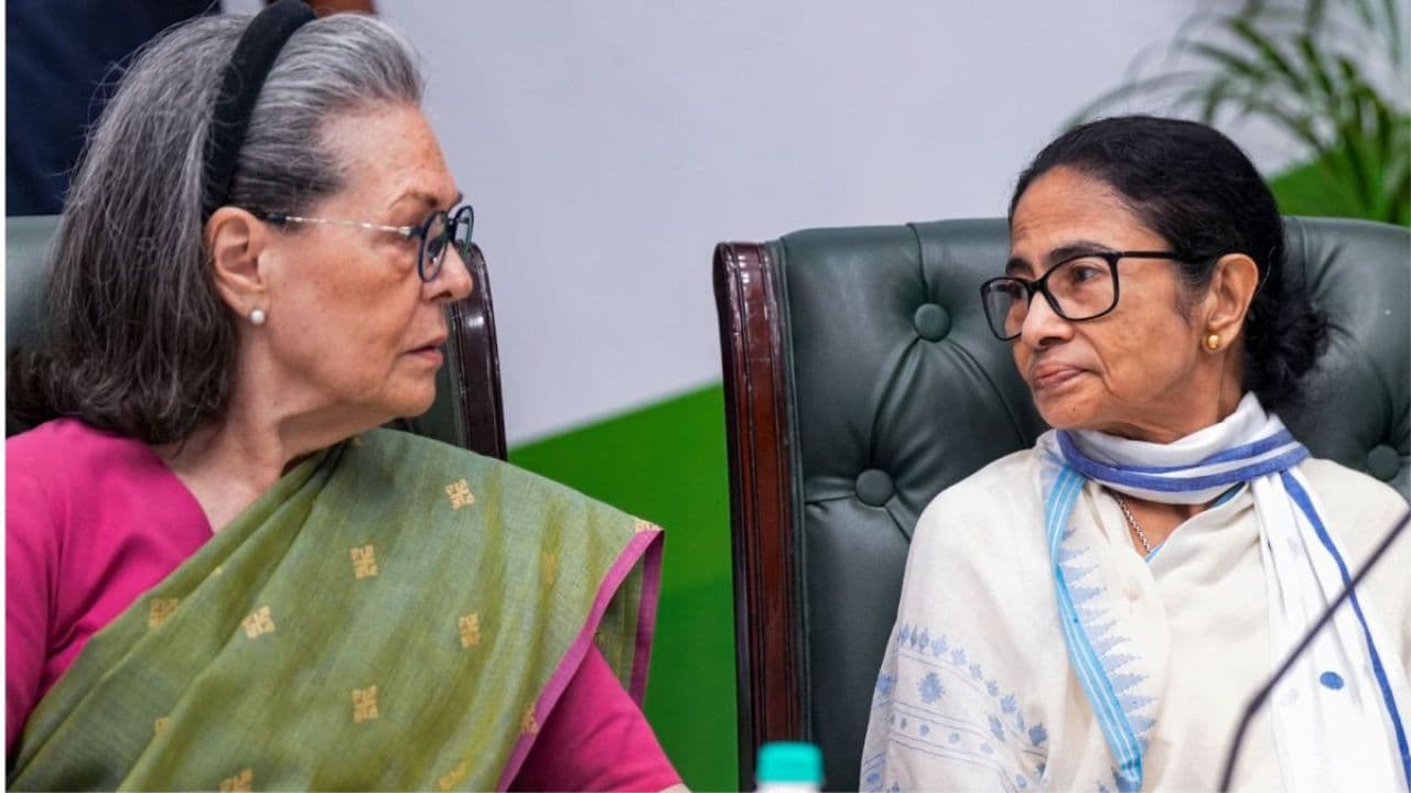 शहीद दिवस कार्यक्रम के लिए ममता बनर्जी को कांग्रेस का न्योता, ये गलती मानने की रखी शर्त