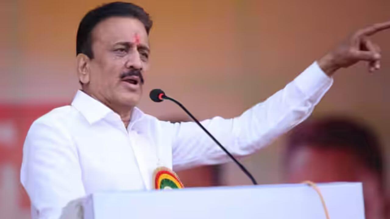 ‘तो’ दावा एकनाथ खडसेंना महागात पडणार, गिरीश महाजनांनी पाठवली नोटीस