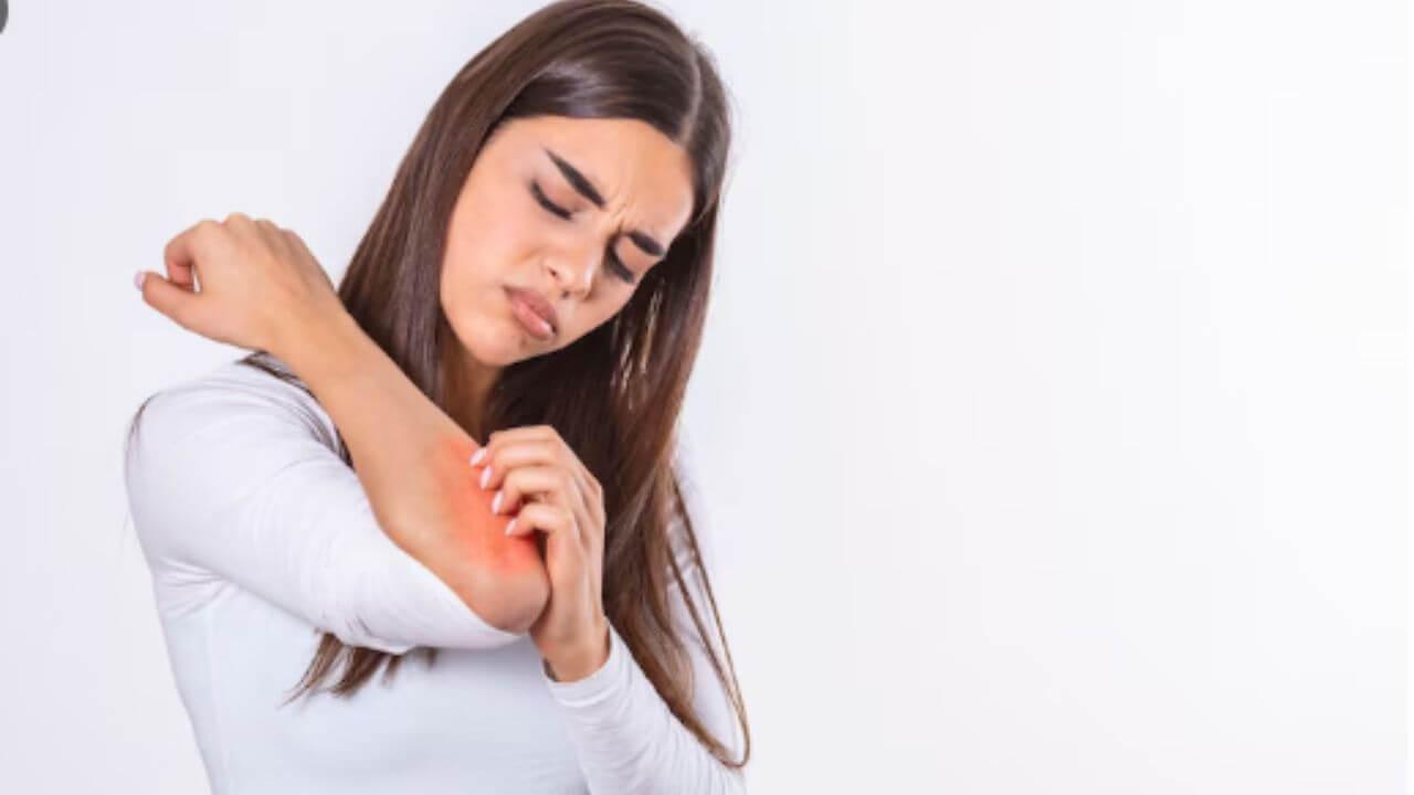 पावसाळ्यात युरिक अॅसिडचे प्रमाण वाढते का? वाढल्यास कोणते उपाय करावे जाणून घ्या