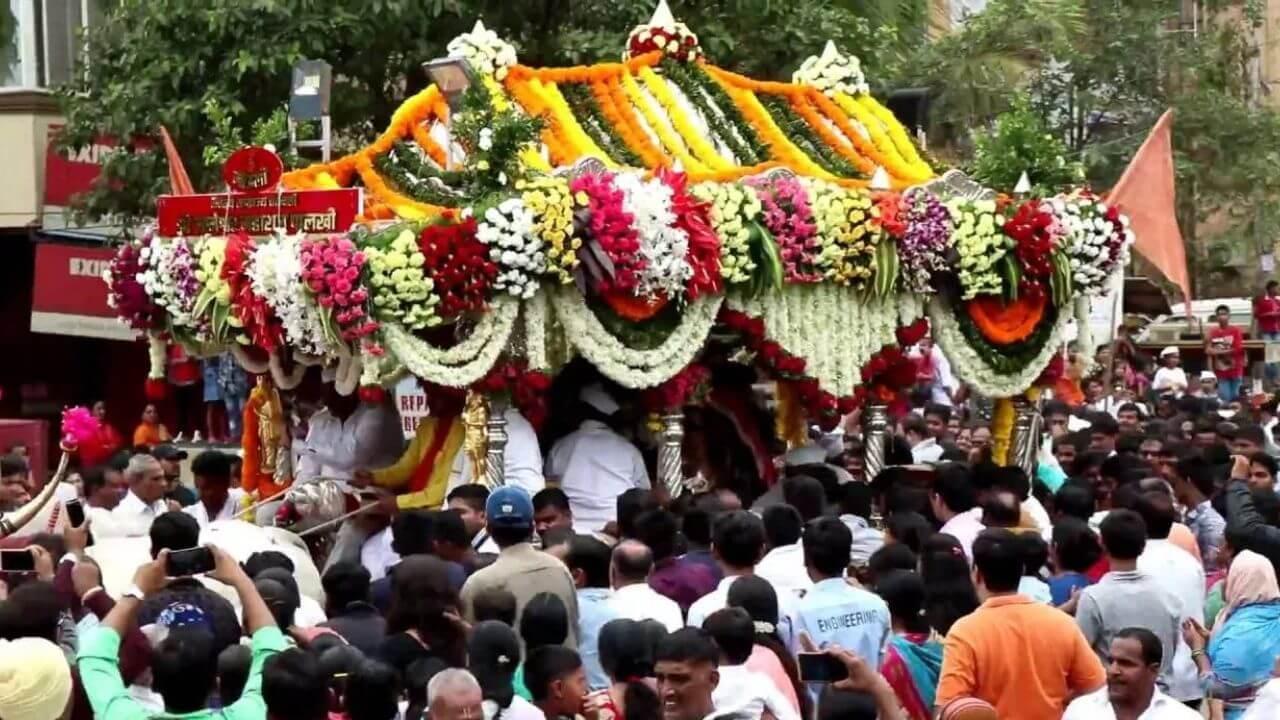 पुण्यातून ज्ञानोबा, तुकोबांच्या पालख्या मार्गस्थ; भक्तीचा सागर पंढरपूरच्या वाटेवर