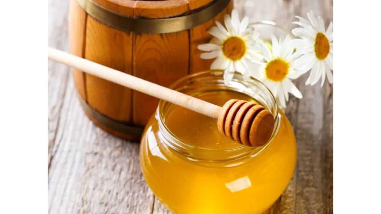 मध खाण्याचे हे आहेत आरोग्यदायी फायदे, जाणून घ्या