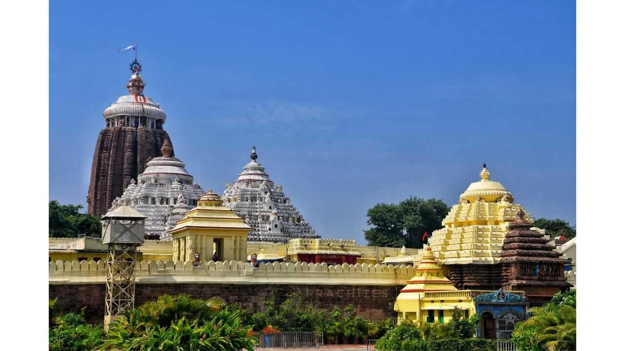 भारतातील रहस्यमयी मंदिरांपैकी एक आहे पुरीचे जगन्नाथ मंदिर, जाणून घ्या रहस्य