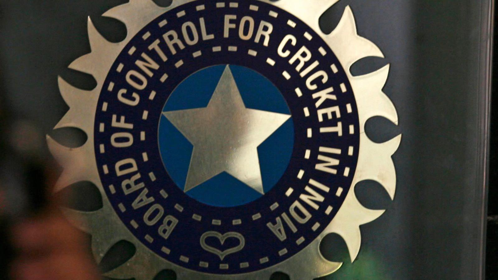 बीसीसीआयनं कर्मचाऱ्यांचे लाखो रुपये रोखले? संपूर्ण प्रकरण काय? जाणून घ्या