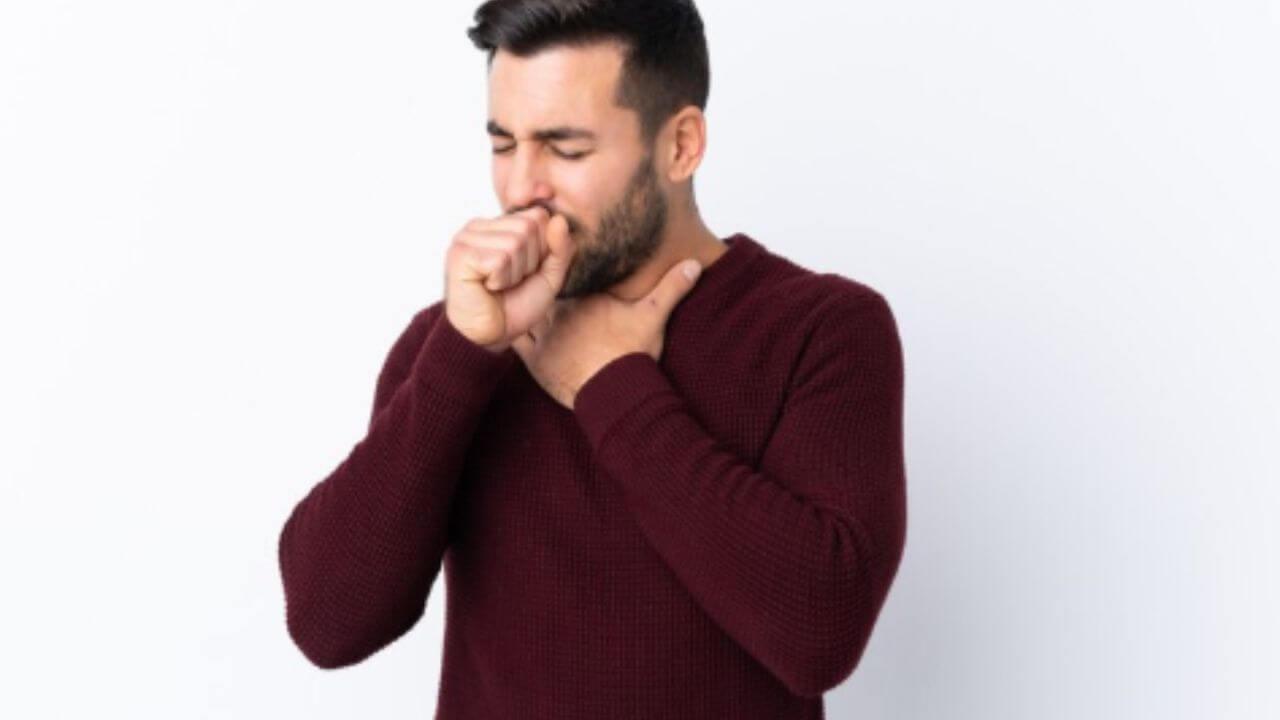 पावसाळ्यात कोरड्या खोकल्याने त्रस्त आहात? ‘हे’ आयुर्वेदिक उपाय लगेच देतील आराम