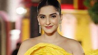 सोनम कपूरने १२ इंच लांब केस दान केले, वडील अनिल कपूर यांचे आभार मानले; व्हिडिओ पाहा