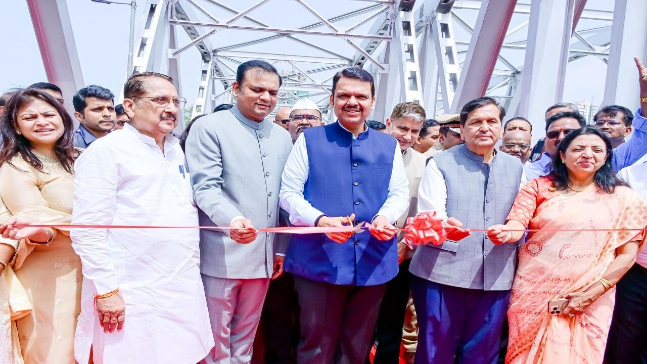 सैन्याच्या शौर्याला वंदन करण्यासाठी उड्डाणपुलाचे नाव ‘सिंदूर’, मुख्यमंत्र्यांच्या हस्ते कर्नाक उड्डाणपुलाचे लोकार्पण