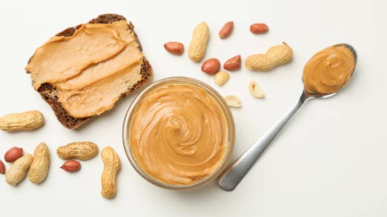 घरातच बनवा मार्केटसारखे पीनट बटर, २ साहित्यात बनणारी रेसिपी