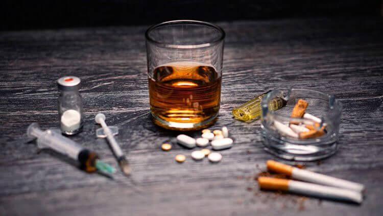 दारू की सिगारेट… कोणते व्यसन सोडणे जास्त कठीण आहे? त्यामागील विज्ञान काय आहे? जाणून घ्या