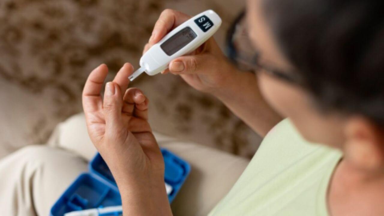 मधुमेहाच्या रुग्णांनी आहारात सामील करा ‘हे’ पदार्थ, औषधांशिवाय कंट्रोल होईल शुगर
