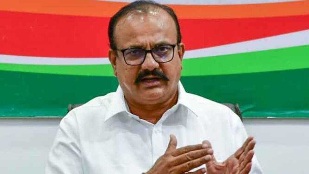 देवेंद्र फडणवीसांच्या चमकोगिरीमुळे छत्रपती शिवाजी महाराजांचा अपमान, हर्षवर्धन सपकाळ यांचा घणाघात