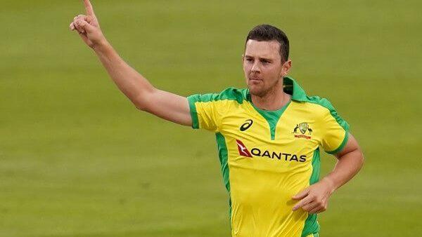 हेझलवूडने पॉवरप्लेमध्ये धुमाकूळ घातला , टी२० मध्ये सर्वाधिक विकेट घेणारा गोलंदाज बनून इतिहास रचला