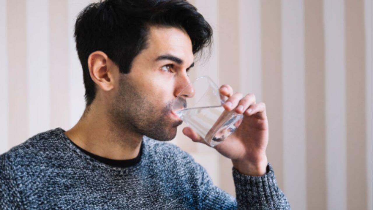 दररोज सकाळी मिठाच्या पाण्याने गुळण्या करण्याचे ‘हे’ आहेत ५ आश्चर्यकारक फायदे