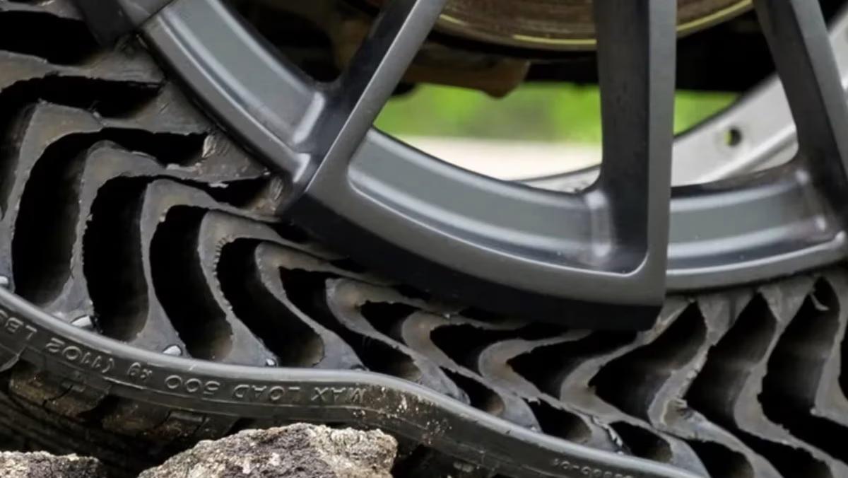 एयरलेस टायरची आयुष्य किती असते, ट्यूबलेस टायरपेक्षा किती चांगले आहे?