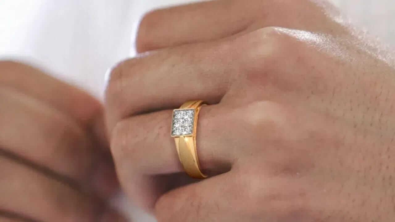 Astro Tips : तुम्हीही दुसऱ्यांची अंगठी आपल्या बोटात घालता? जाणून घ्या परिणाम, अन्यथा….