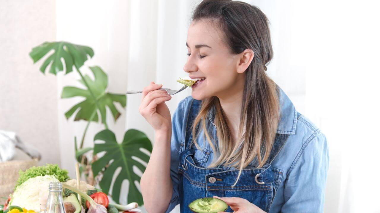 थायरॉईड नियंत्रित करतात ‘हे’ ४ पदार्थ, आहारात नक्की करा समावेश