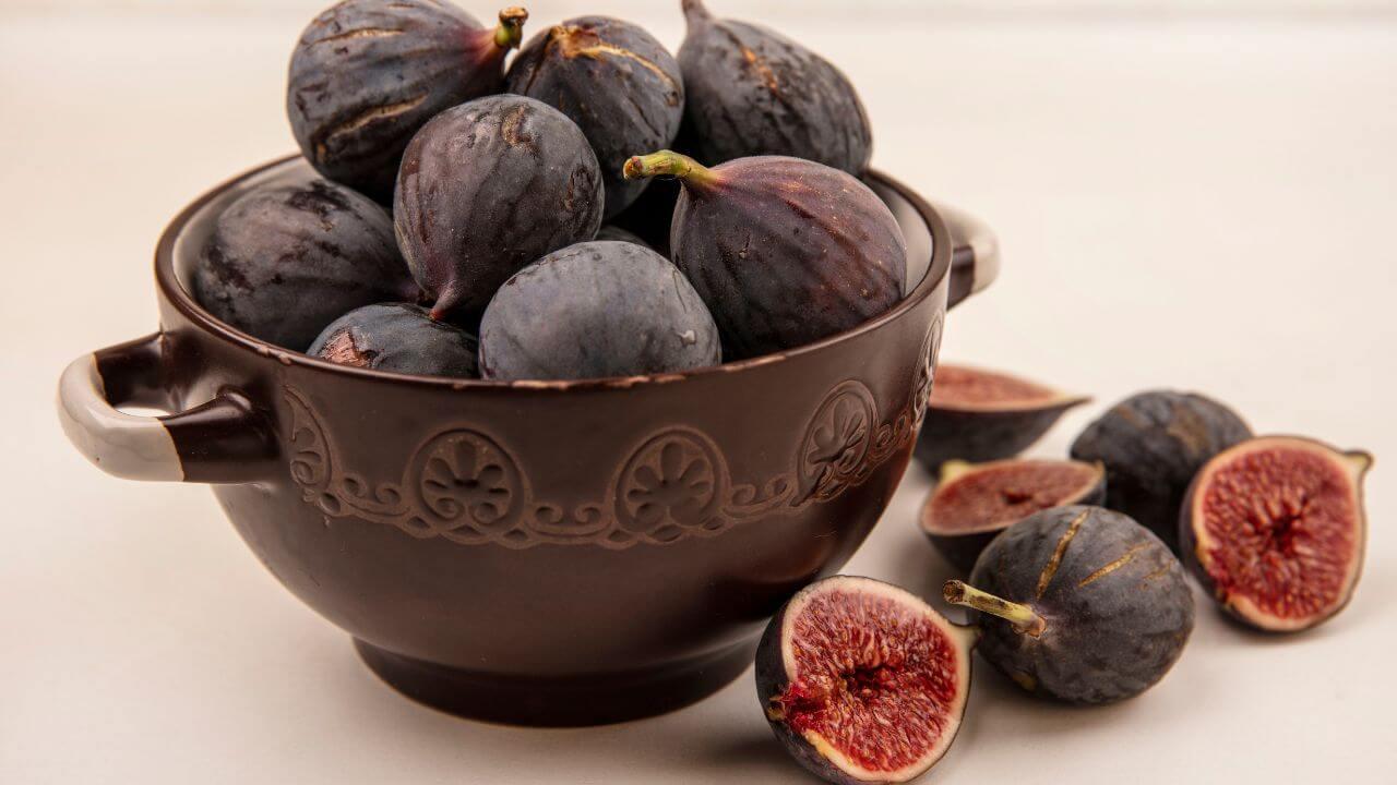 हिवाळ्यात दररोज खा २ अंजीर, आरोग्याला मिळतील ५ जबरदस्त फायदे