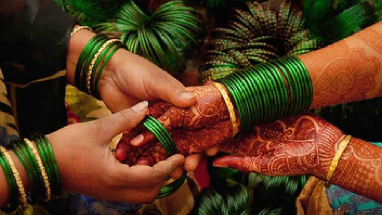 Makar Sankranti 2026 : मकर संक्रांतीला हातात विषम संख्येतच का घातल्या जातात बांगड्या ? जाणून घ्या कारण…