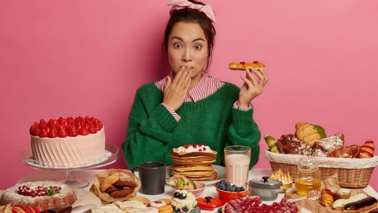 डाएटिंग करताना सतत गोड खाण्याची इच्छा होते? मग ‘हे’ पदार्थ आहेत उत्तम पर्याय