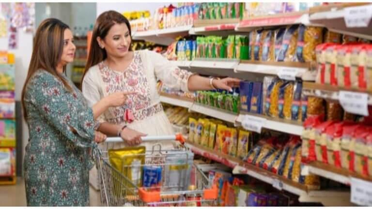 Vastu Tips : दुकानासमोर चुकूनही ठेवू नका ‘या’ वस्तू होईल आर्थिक नुकसान…