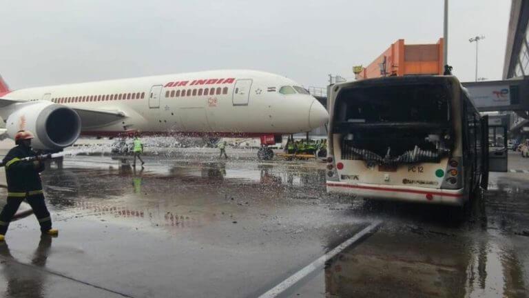 Air India Plane Accident : Air India च्या विमानाला जोरदार धडक; दिल्ली विमानतळावर मोठी घटना