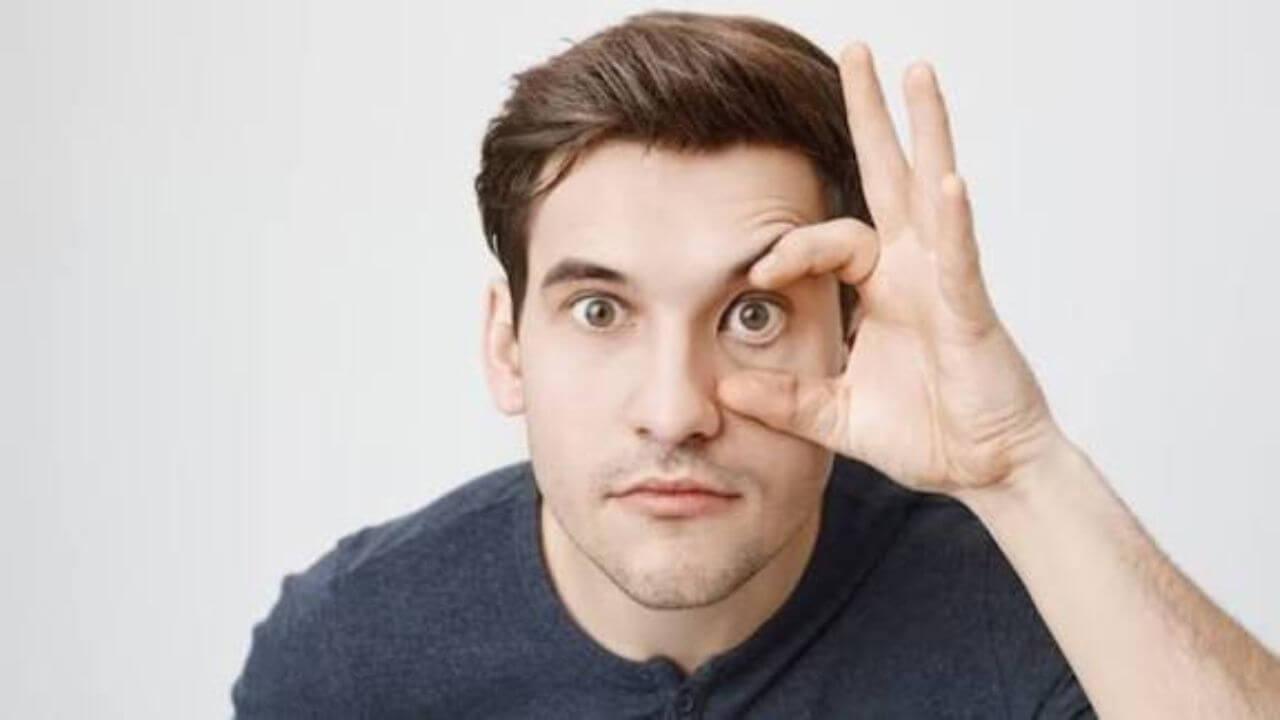 तुमचाही डोळा फडफडतोय?? काय असतात यामागचे शुभ अशुभ परिणाम