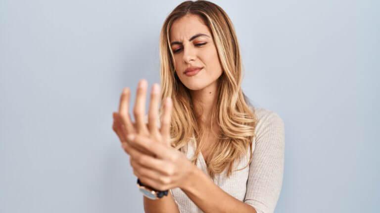 हाडे पोकळ होऊन सतत दुखतात? बोन डेन्सिटी वाढवण्यासाठी करा ‘हे’ उपाय