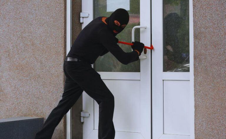 अवघ्या 22 मिनिटात घर फोडून अडीच कोटींची चोरी; नागपुरातील कुटुंबासोबत नेमकं काय घडलं?