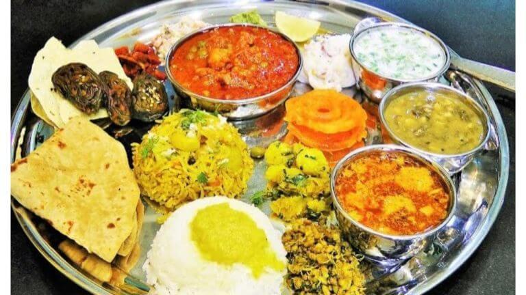 Vastu Tips : अन्न हे पूर्णब्रह्म! शास्त्रामध्ये सांगितलेत जेवणाचे ‘हे’ महत्त्वाचे नियम…