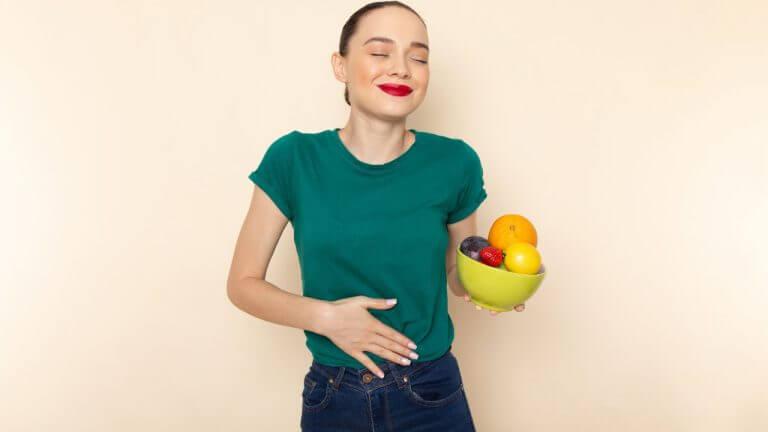 दररोज प्या ‘या’ ४ फळांचा रस, सुधारेल पोट आणि आतड्यांचे आरोग्य