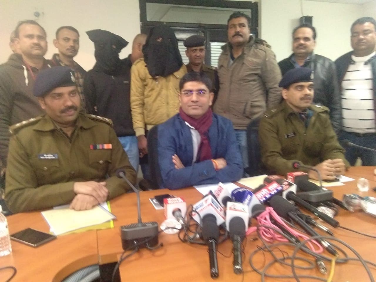 पुलिस पर हमला करने वाले 50 हजार के दो आरोपी इनामी बदमाश गिरफ्तार