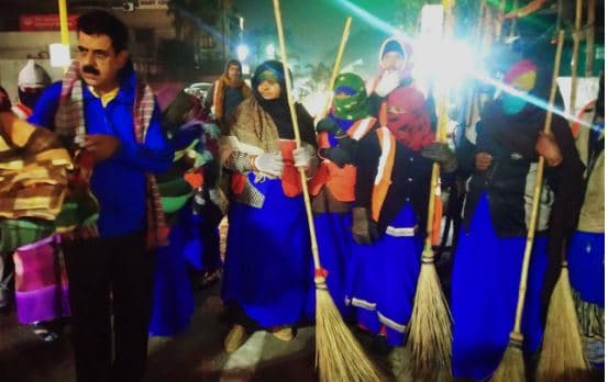 नए साल पर इंदौर सांसद ने सफाई प्रहरियों को दिया तोहफा