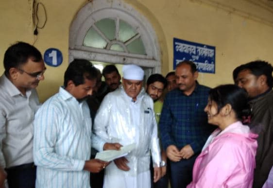 खेल मैदान से डंपर और जेसीबी हटाने एसडीएम को सौंपा ज्ञापन, आंदोलन की दी चेतावनी
