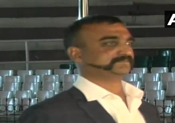 सीना तानकर वतन लौटे अभिनंदन