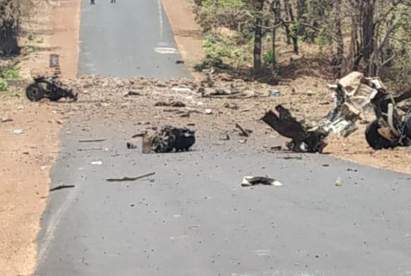 गढ़चिरौली में बड़ा नक्सली हमला, IED ब्लास्ट में 15 जवान शहीद