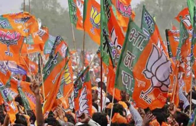 MP : स्वागत करने को लेकर आपस में भिड़े भाजपाई, जमकर चली लाठियां, पुलिस ने संभाला मोर्चा