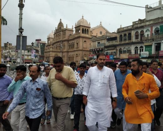 वर्षों की समस्या विधायक ने 10 मिनट में सुलझाई, टोपी बाजार की पार्किंग का मसला फ़िलहाल सुलझा