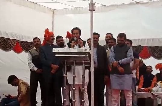 मंत्री की कांग्रेसियों को सलाह, बोले-‘आगे आना है तो गौर साहब से सीखें राजनीति’