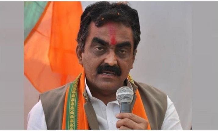 राकेश सिंह का कांग्रेस पर गंभीर आरोप, बोले- “मोटी रकम लेकर किए जा रहे तबादले’