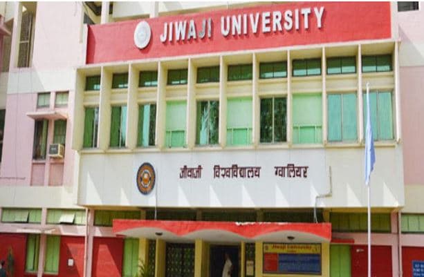 मार्कशीट के लिए लगाने पड़े 23 चक्कर, जेब से खर्च हुए 16,000 रुपये